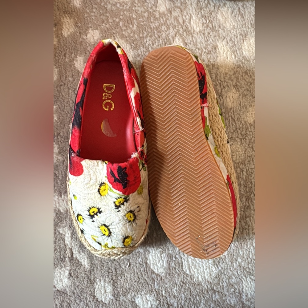 Toddler D&G shoes no size but fit like a 9